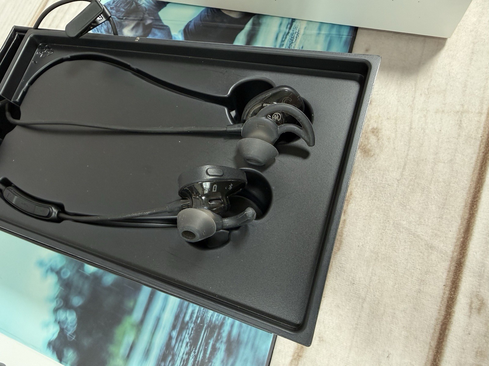 Bose SoundSport In-Ear Wireless Headphones Bluetooth Neckband Earbuds – Black