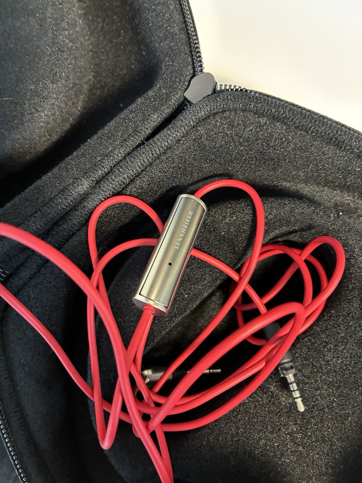 Sennheiser MOMENTUM Wired Over Ear Headphones – Black – iPhone