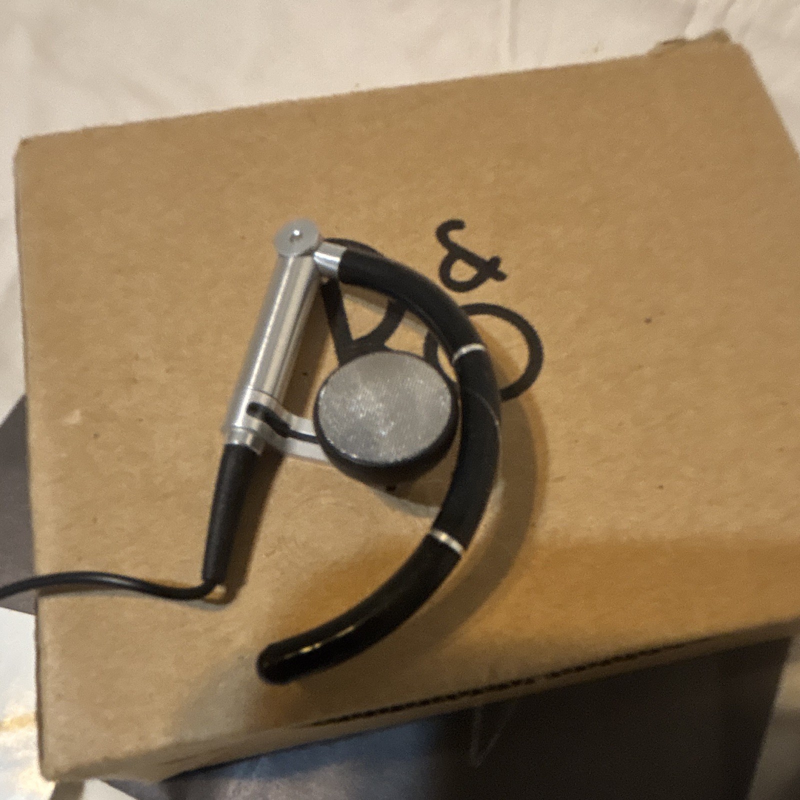 Bang & Olufsen B&O Earset Wired 3.5mm Ear-hook Earbuds Black/Silver Case