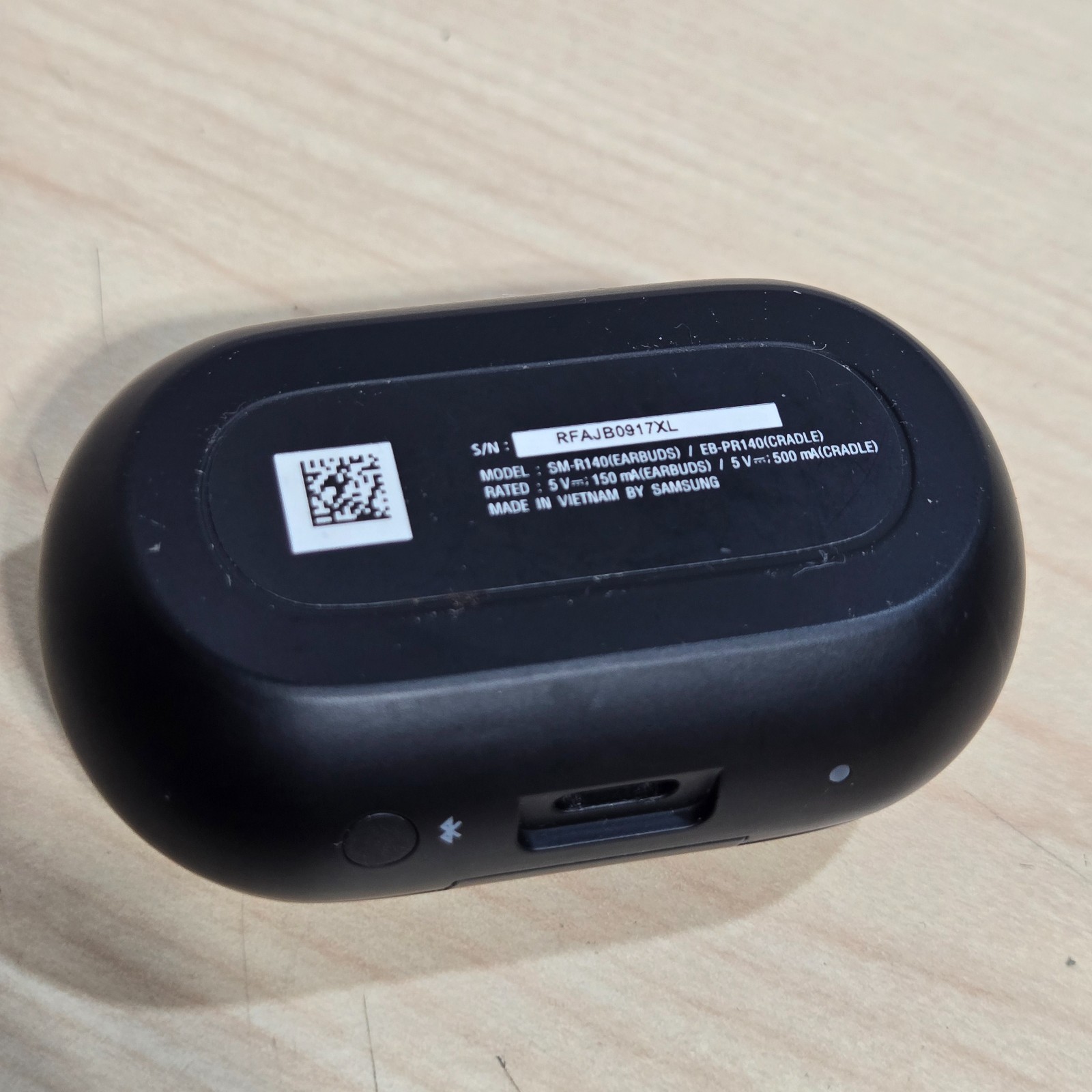 Samsung SM-R140 Black Wireless Bluetooth In-Ear Earbuds w/ Charging Case