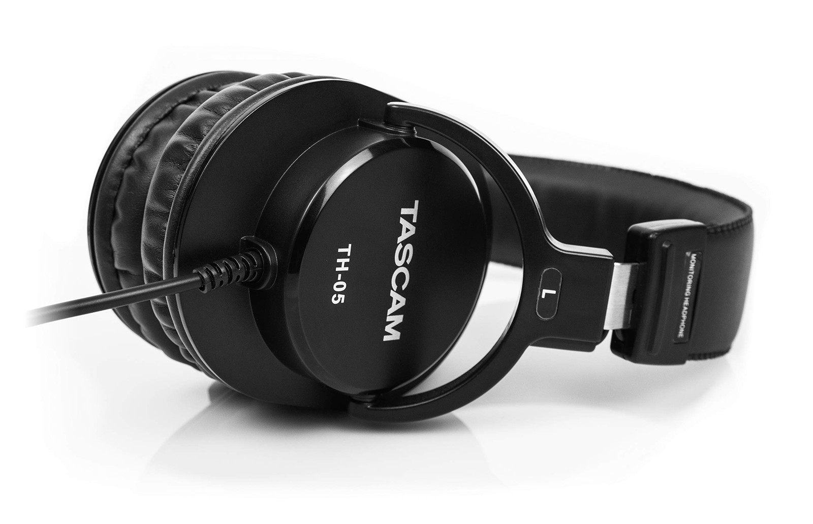 Black Closed Back Circumaural Headphones with 40mm Driver and 9.8ft Cable