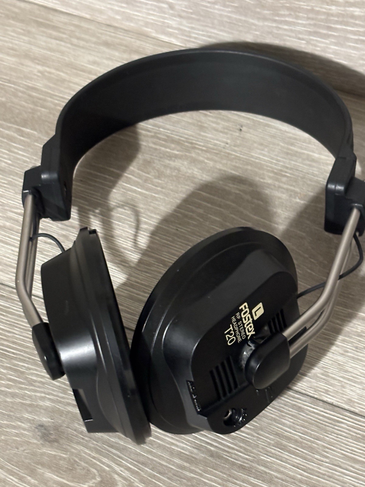 Fostex T20 Professional Studio Headphones WORKING – (NEED EAR-PADS AND WIRE)