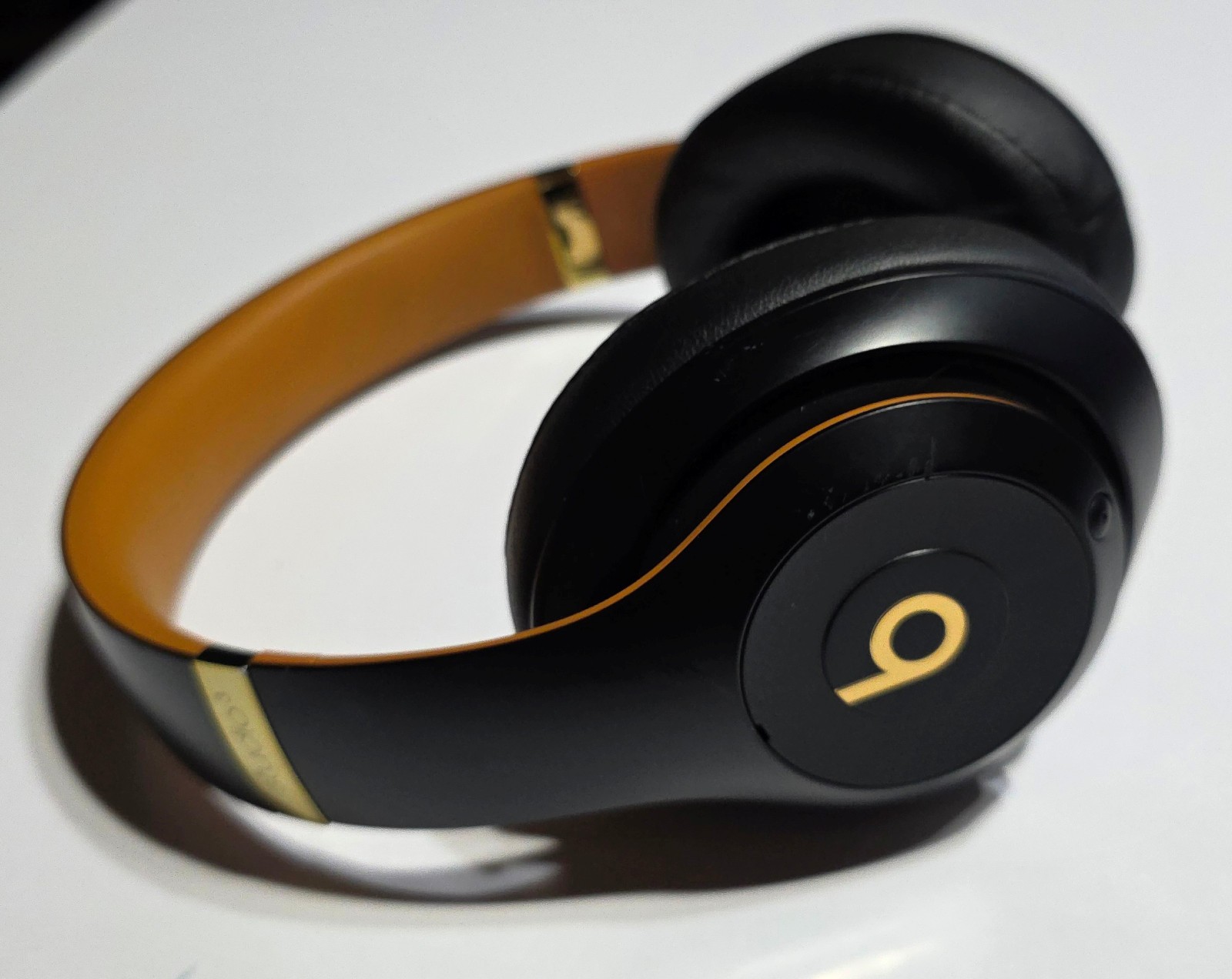 Original Midnight Black Beats Studio3 Wireless Headphones MTQW2LL/A in Bulk Pkg