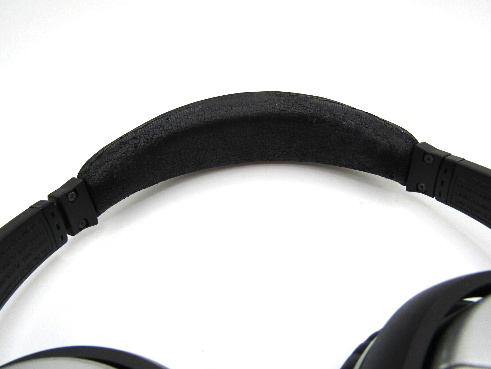 Bose Noise Canceling QC-15 Headphones w/ Case Iphone Adapter New Ear Cushions