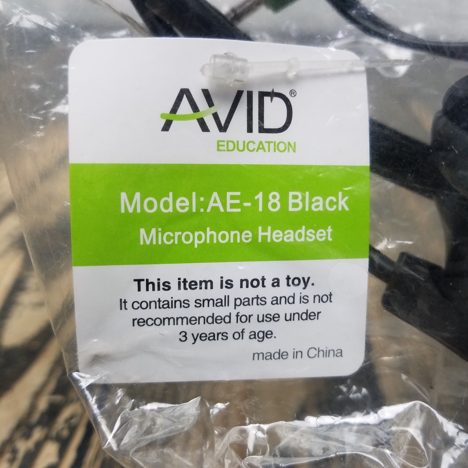 BRAND NEW LOT of 10 AVID AE-18 Lightweight 3.5mm Over-Ear Headphones Color BLACK
