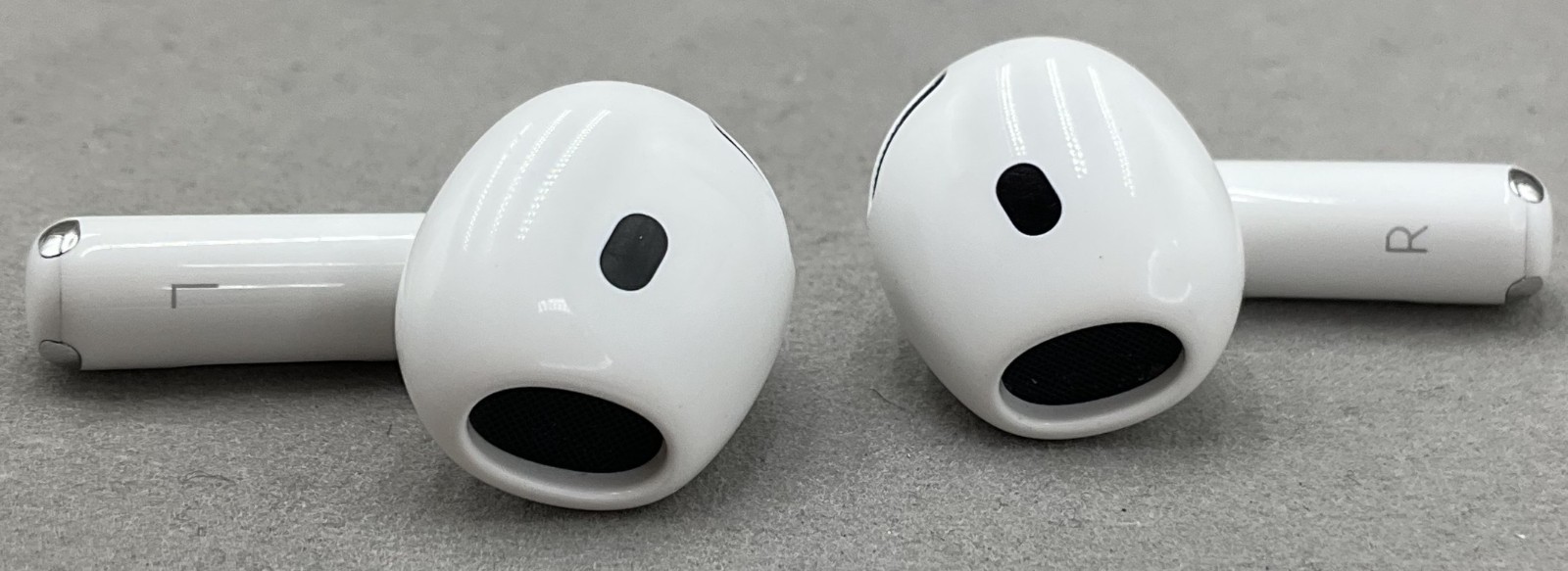 Apple AirPods 4 Earbuds w/ USB-C Case in White-A3053 VG
