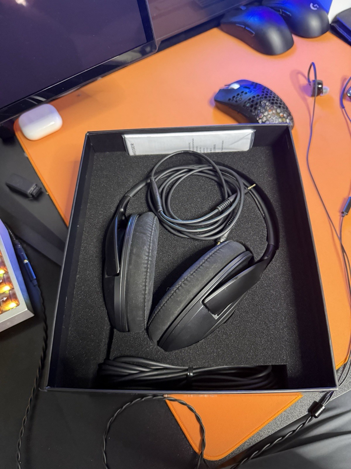 Sennheiser HD 569 Over-Ear Wired 3.5mm Noise Isolating Detachable Cable Black