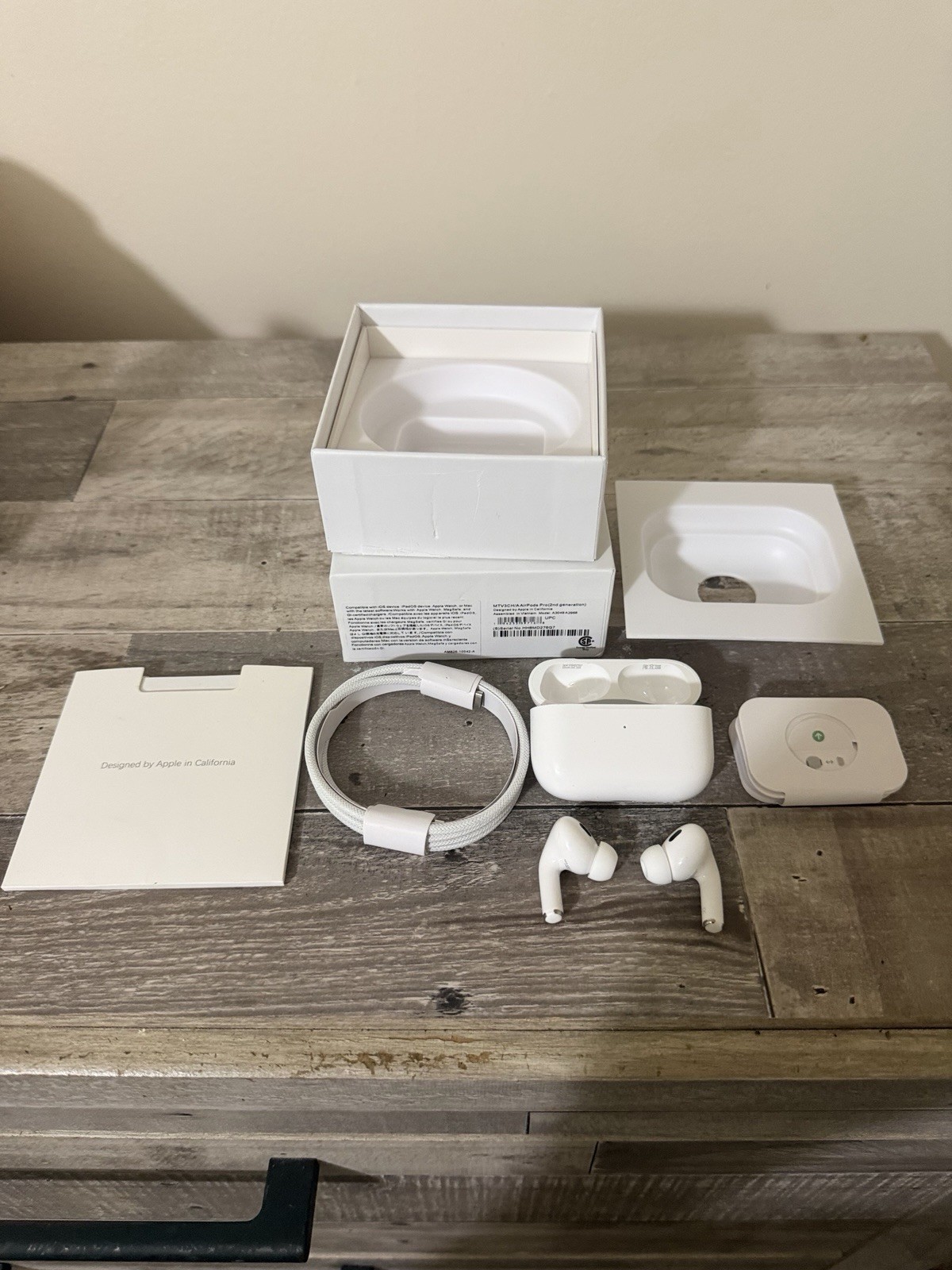 Apple AirPods Pro 2nd Gen White ANC MagSafe USB-C Wireless Charging