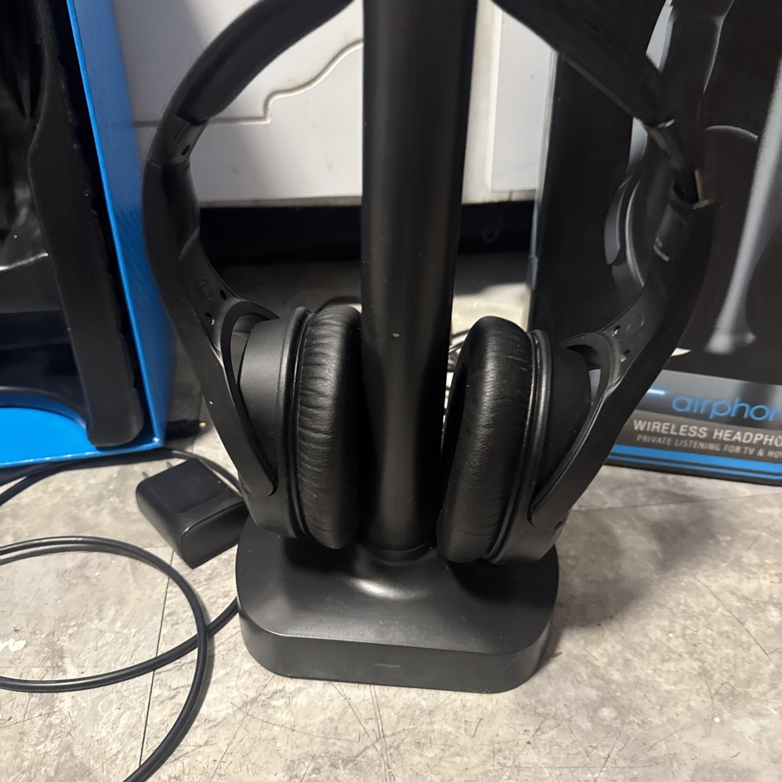 Brookstone Airphones BKH500 Wireless Headphone System for Listening to TV