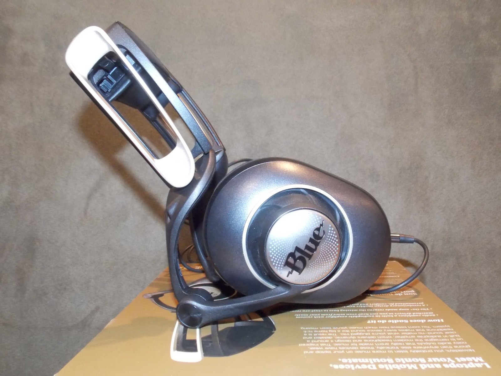 blue sadie headphones (Mint condition)