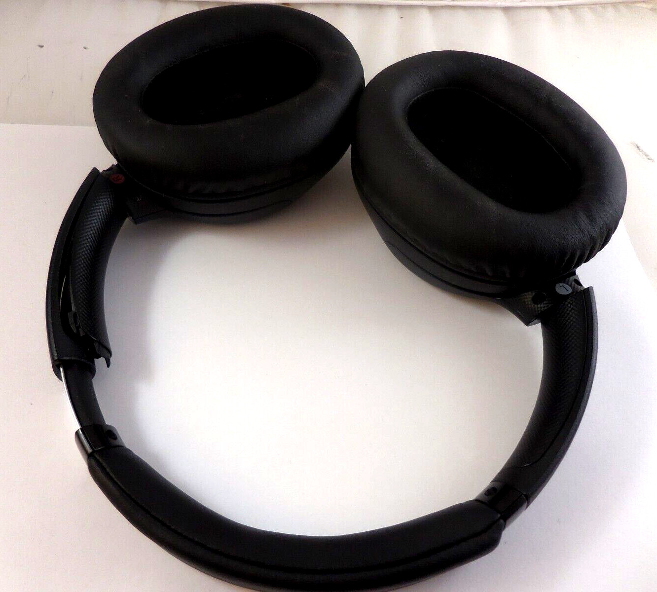Sony WH-CH710N Wireless Over-Ear Noise Canceling Headphones ( BROKEN HINGE)