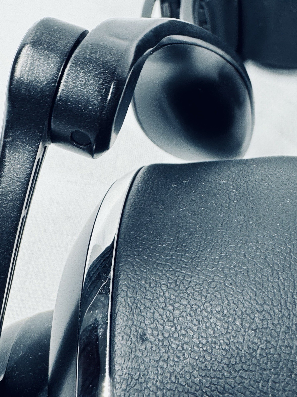 Blue Lola Over-Ear High-Fidelity Sealed Headphones Black Audio