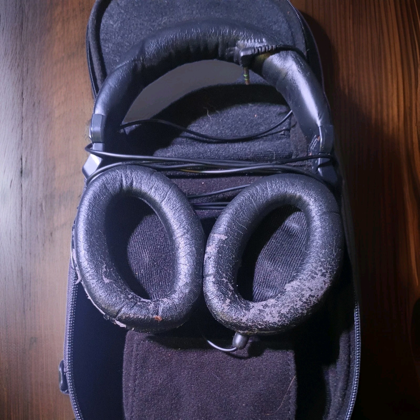 Sony MDR-NC500D Headphones noise cancelling analog aux cord input/output w/ case