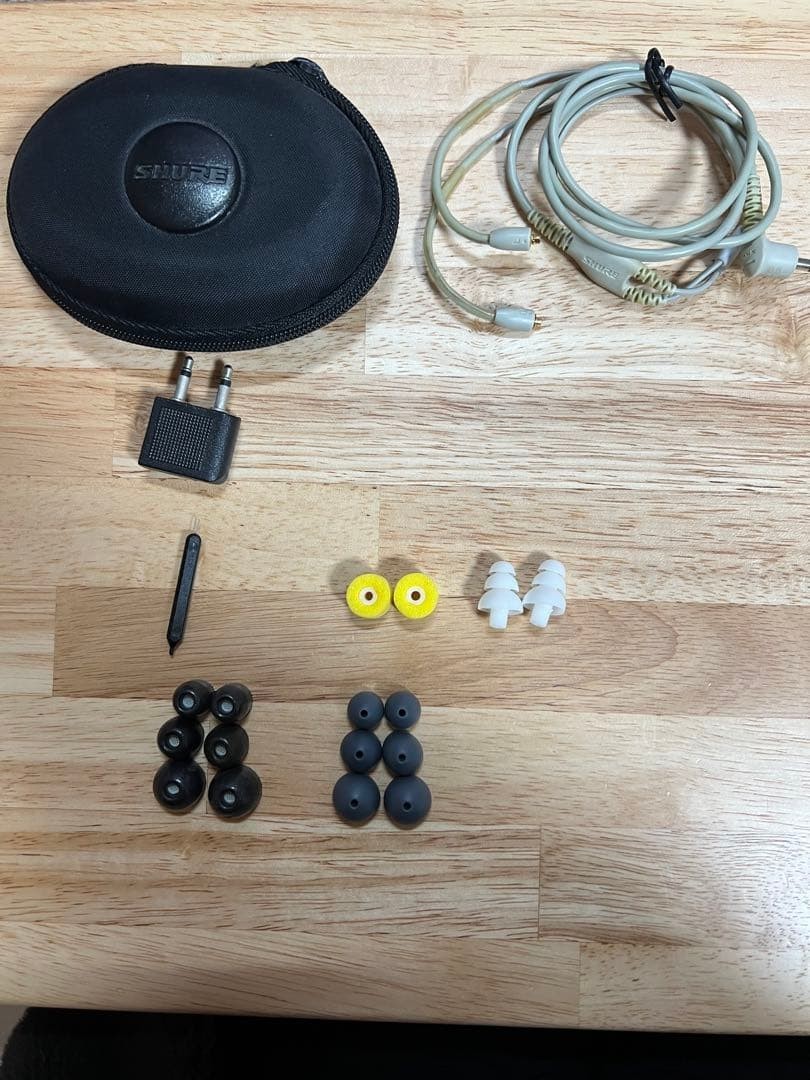 Shure SE535 Red Sound Isolating In-Ear Stereo Headphones Tested w/box Rare O66