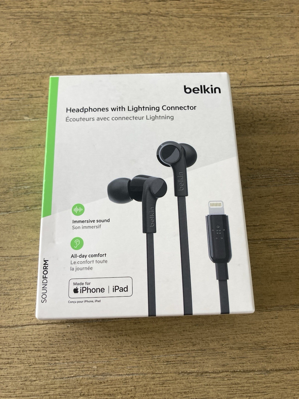 NEW BELKIN WIRED HEADPHONES WITH LIGHTNING CONNECTOR BLACK NEW IN BOX