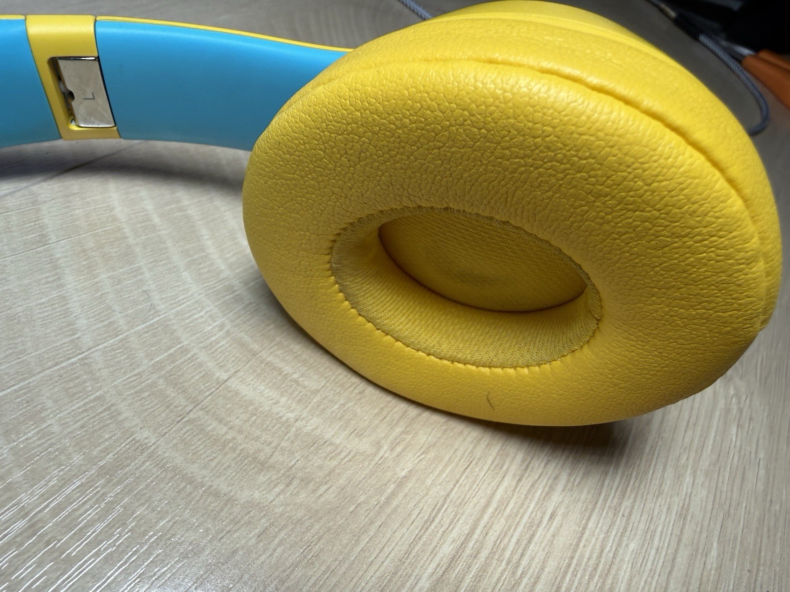 Beats by Dr. Dre Beats Solo3 Wireless On-Ear Headphones Yellow Blue Read!
