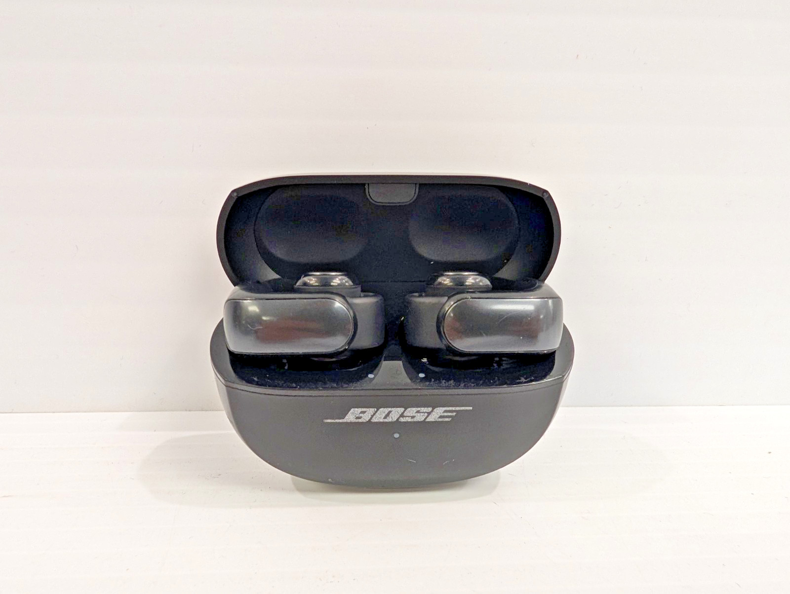 (B2604) Bose 438926 Headphones (No Box No Cables)