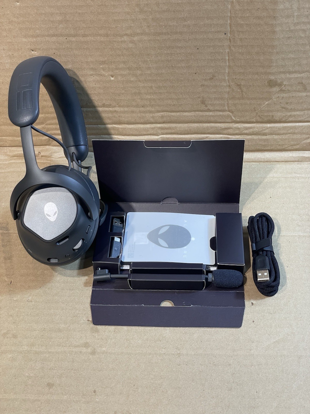 Alienware Pro Wireless Gaming Headset Wired/Wireless, Bluetooth 5.3 MFG Feb 2025