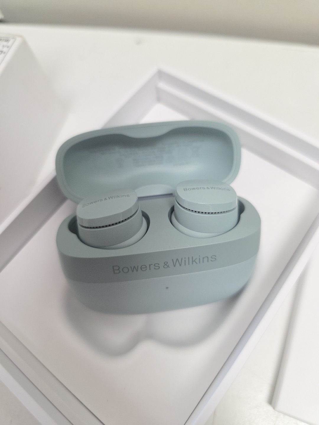BOWERS & WILKINS PI6 WIRELESS EARBUDS (FOREST GREEN)
