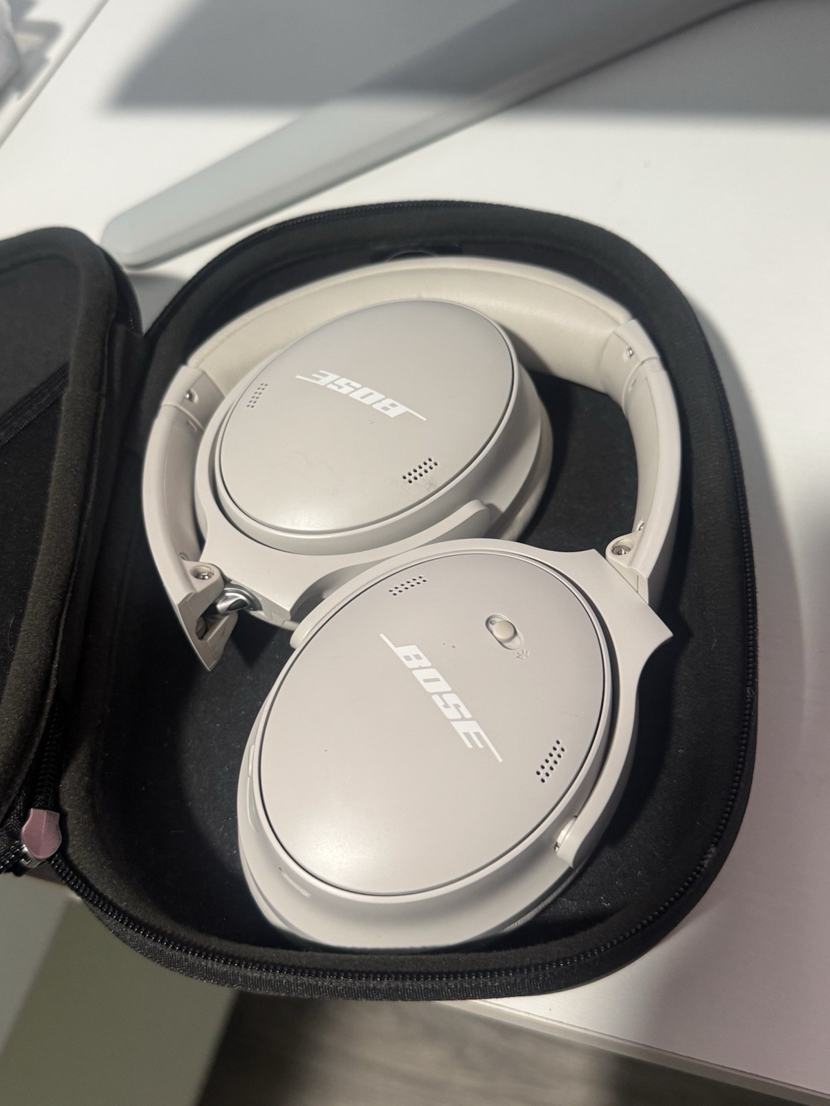 Bose Quiet comfort White Over The Ear Wireless Headphones