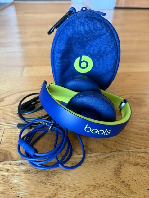Beats Solo3 Wireless Club Navy Headphones Case Cables Never Used