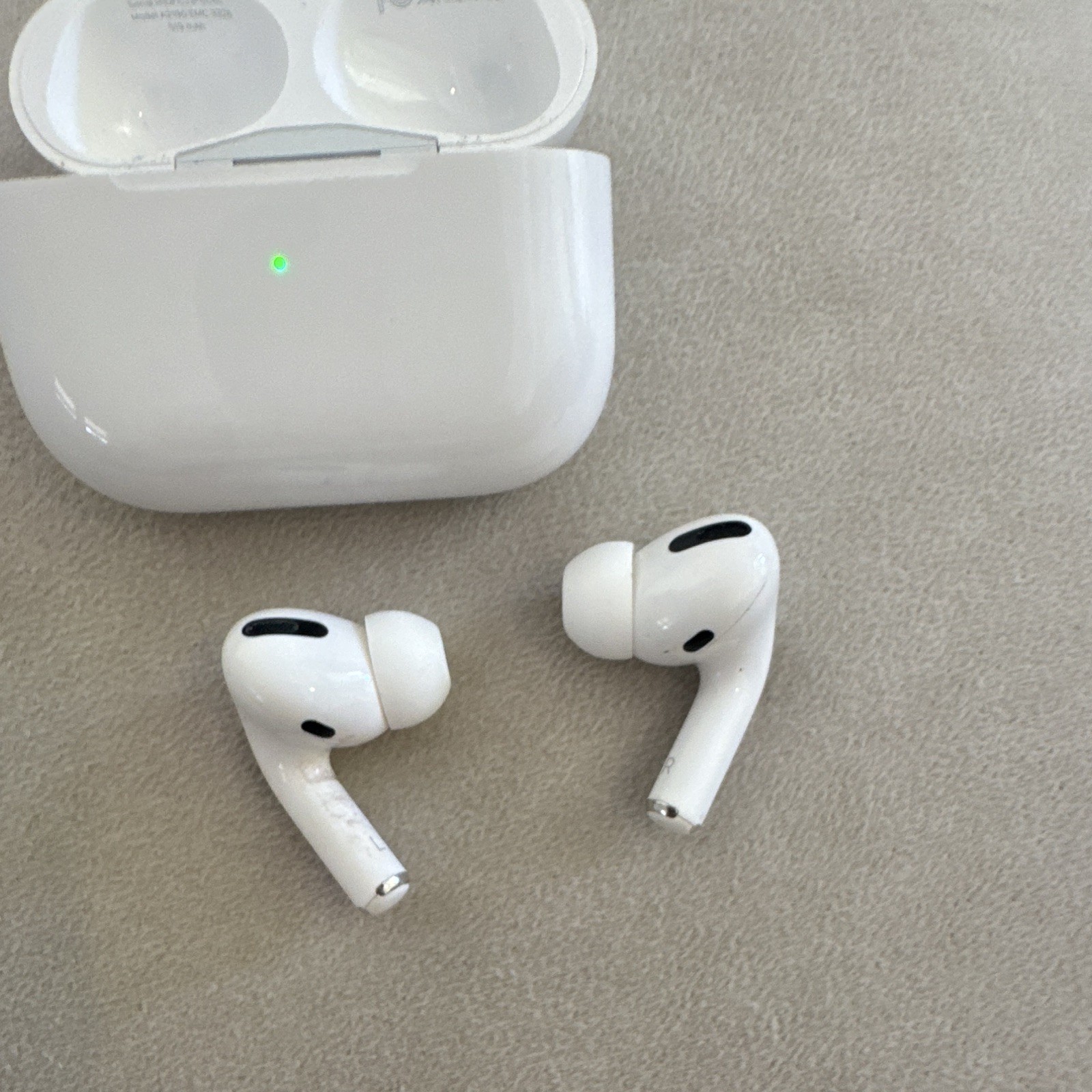 Apple AirPods Pro True Wireless Bluetooth In-Ear Earbuds w/Case White