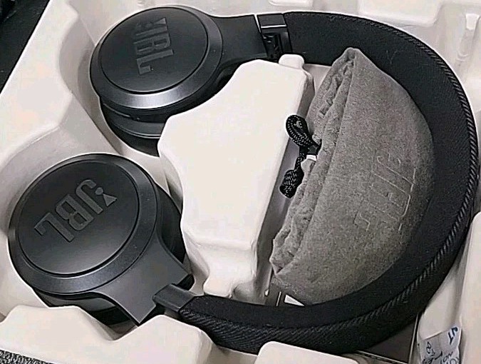 JBL Live 675NC Wireless On-Ear Headphones Adaptive Noise Cancelling Black