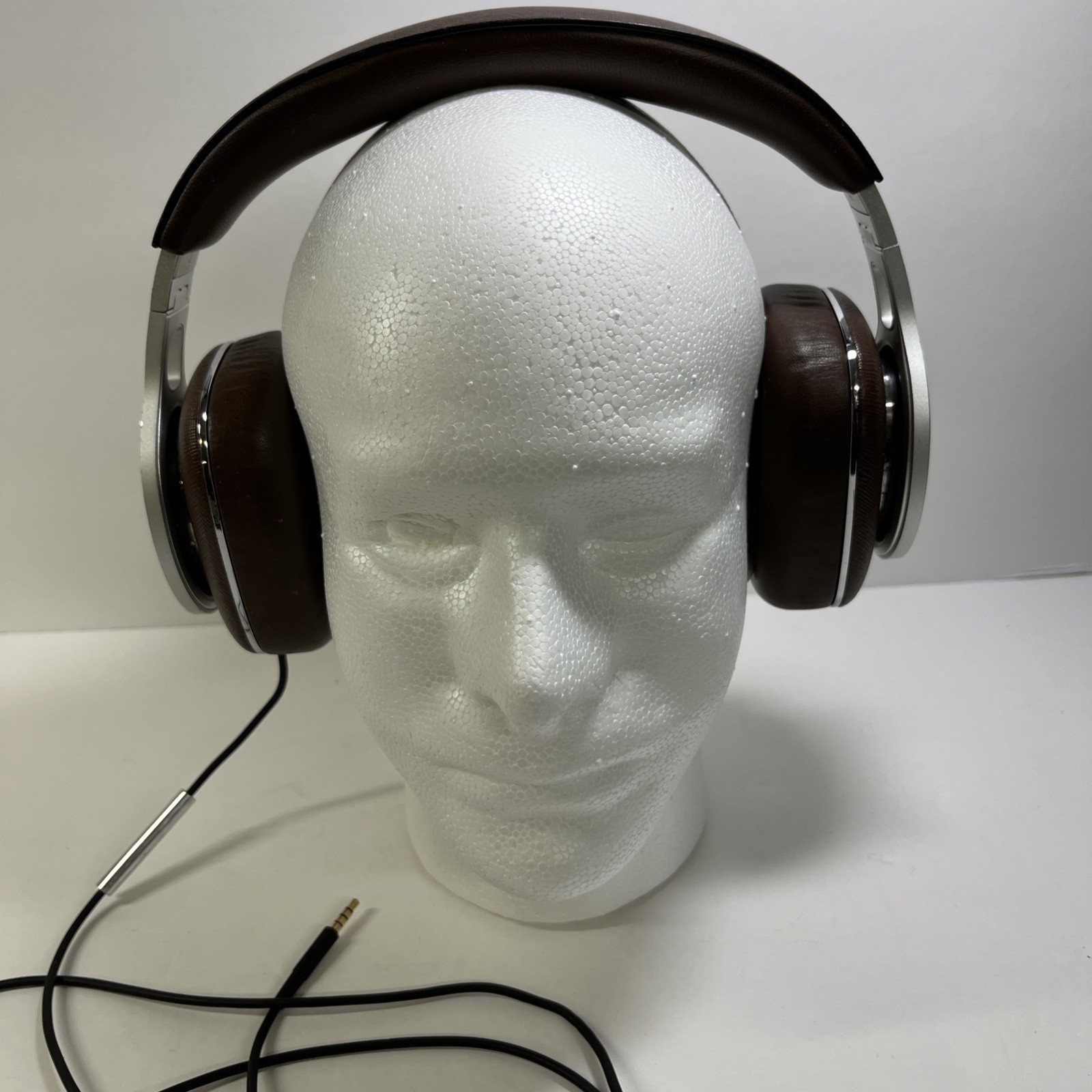 Bowers & Wilkins P9 Signature Headphones Brown – No Case – No Box