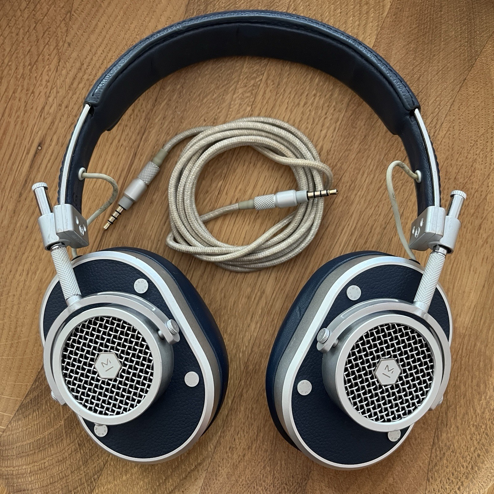 Master & Dynamic MH40 Wired Over-Ear Headphones Silver Aluminum Blue Leather