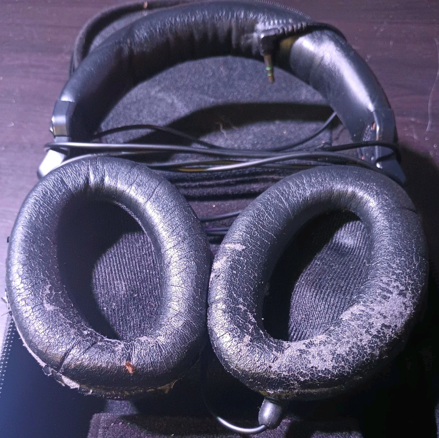 Sony MDR-NC500D Headphones noise cancelling analog aux cord input/output w/ case
