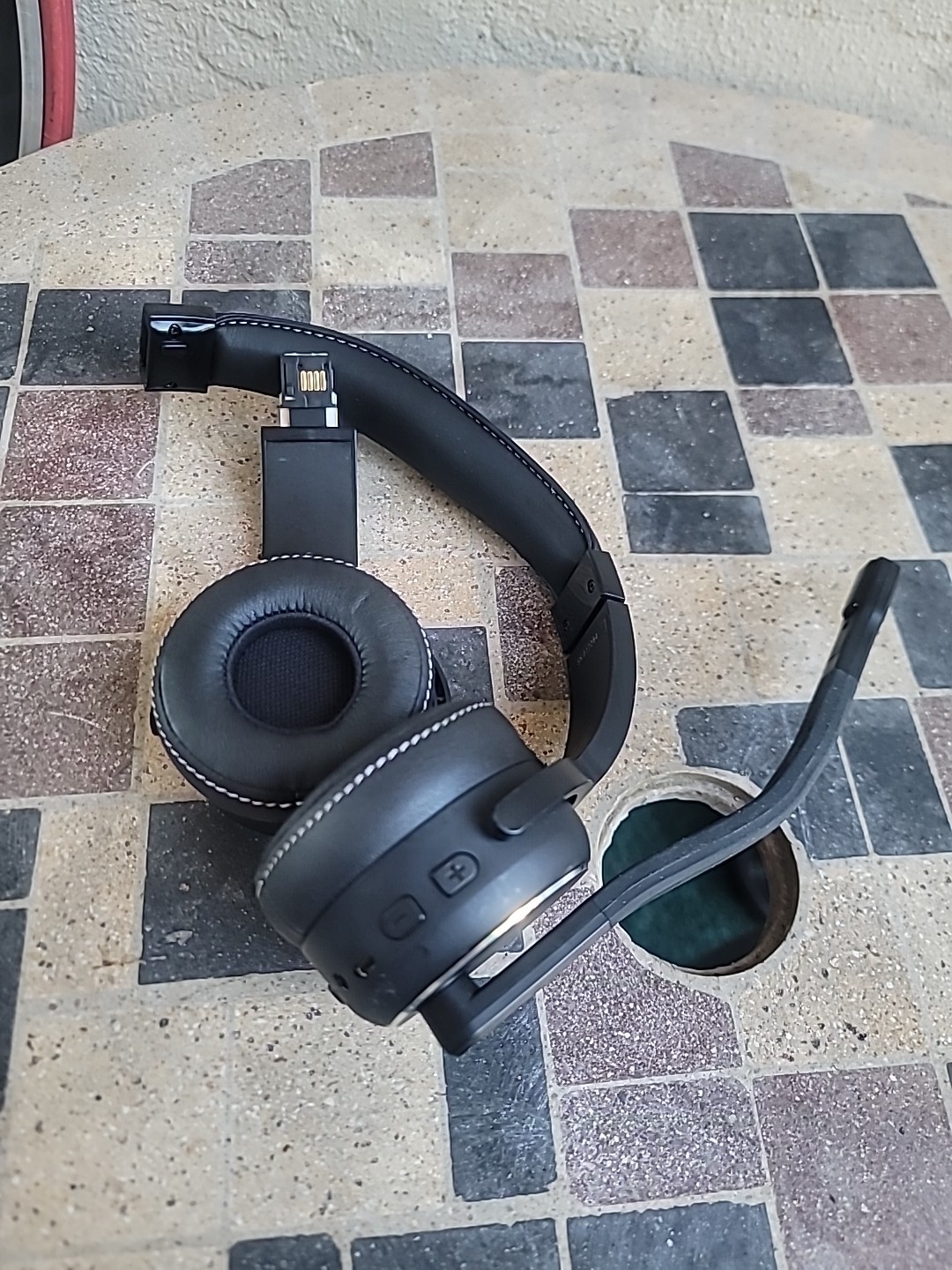 RAND MCNALLY CLEARDRYVE 210 NOISE-CANCELLING BLACK HEADSET Missing Headband.