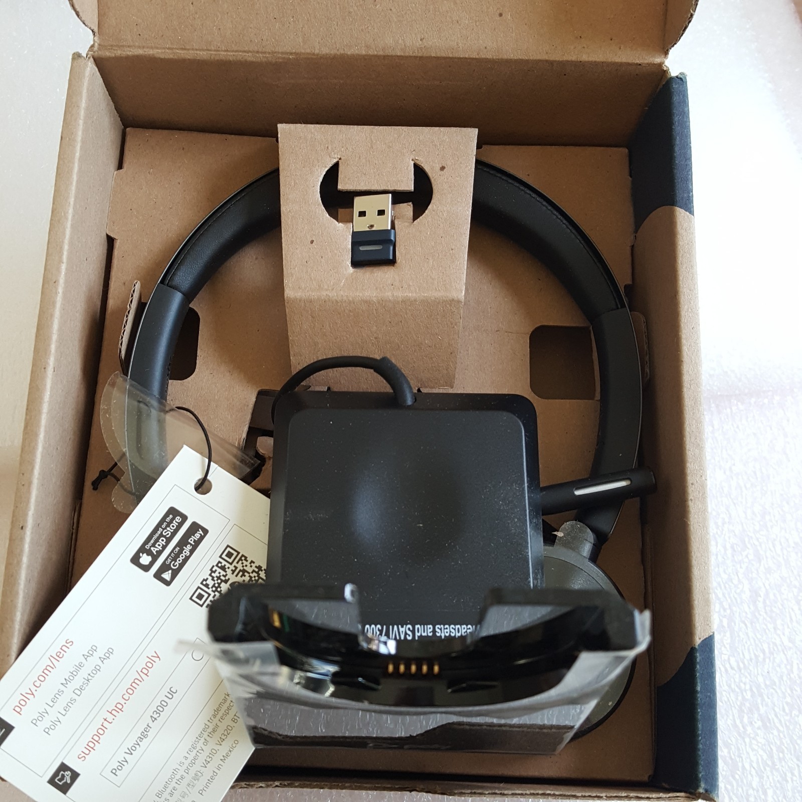 Poly – Voyager 4320 UC Wireless Headset + Charge Stand (Plantronics) -Headphones