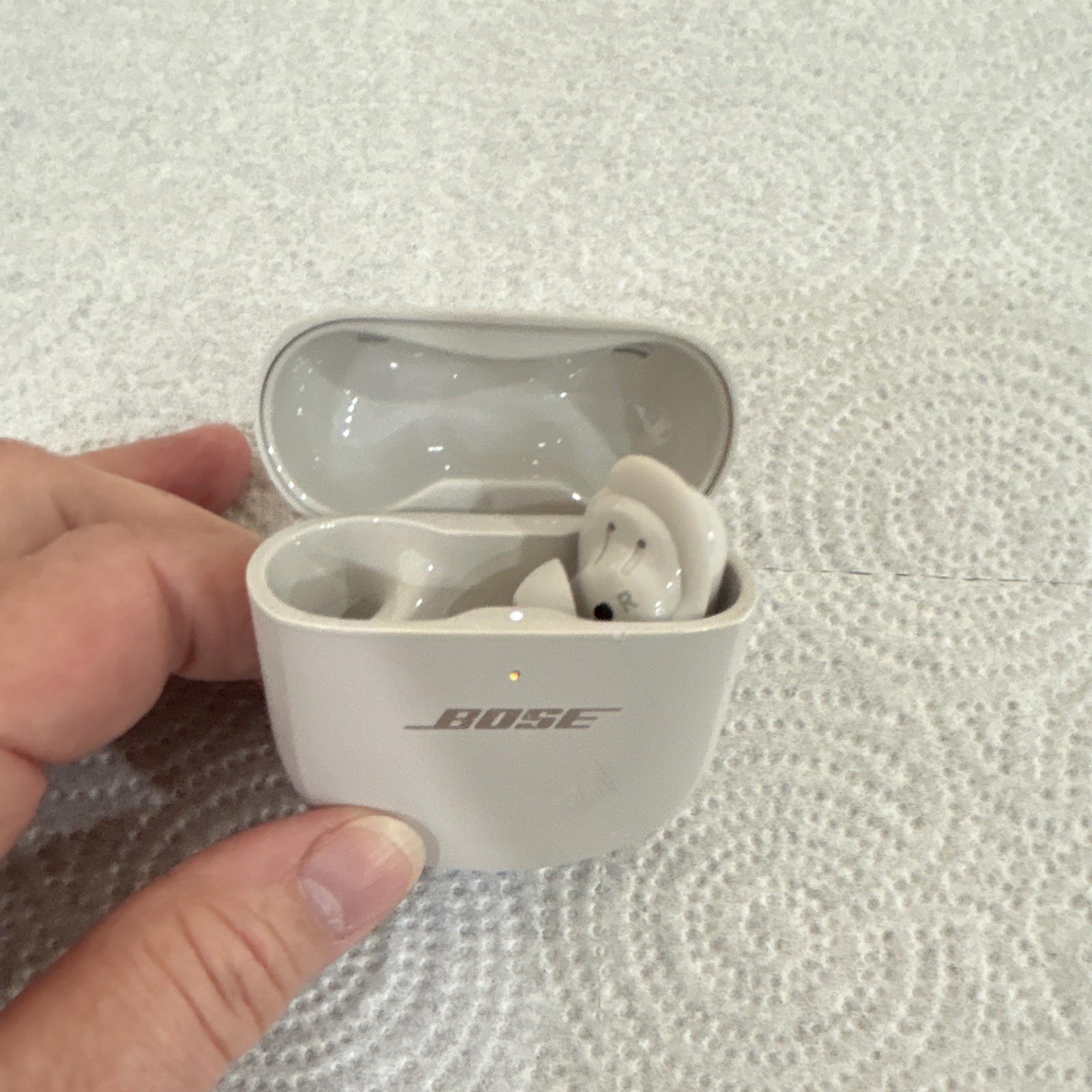 Bose Sport True Wireless Bluetooth In-Ear Earbud w/ Charging Case, Beige 1 Bud