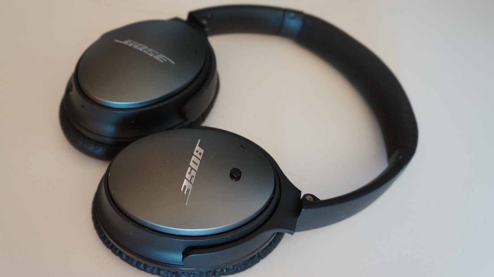 Bose QuietComfort 25 Over the Ear Headphone – Black – Good working.