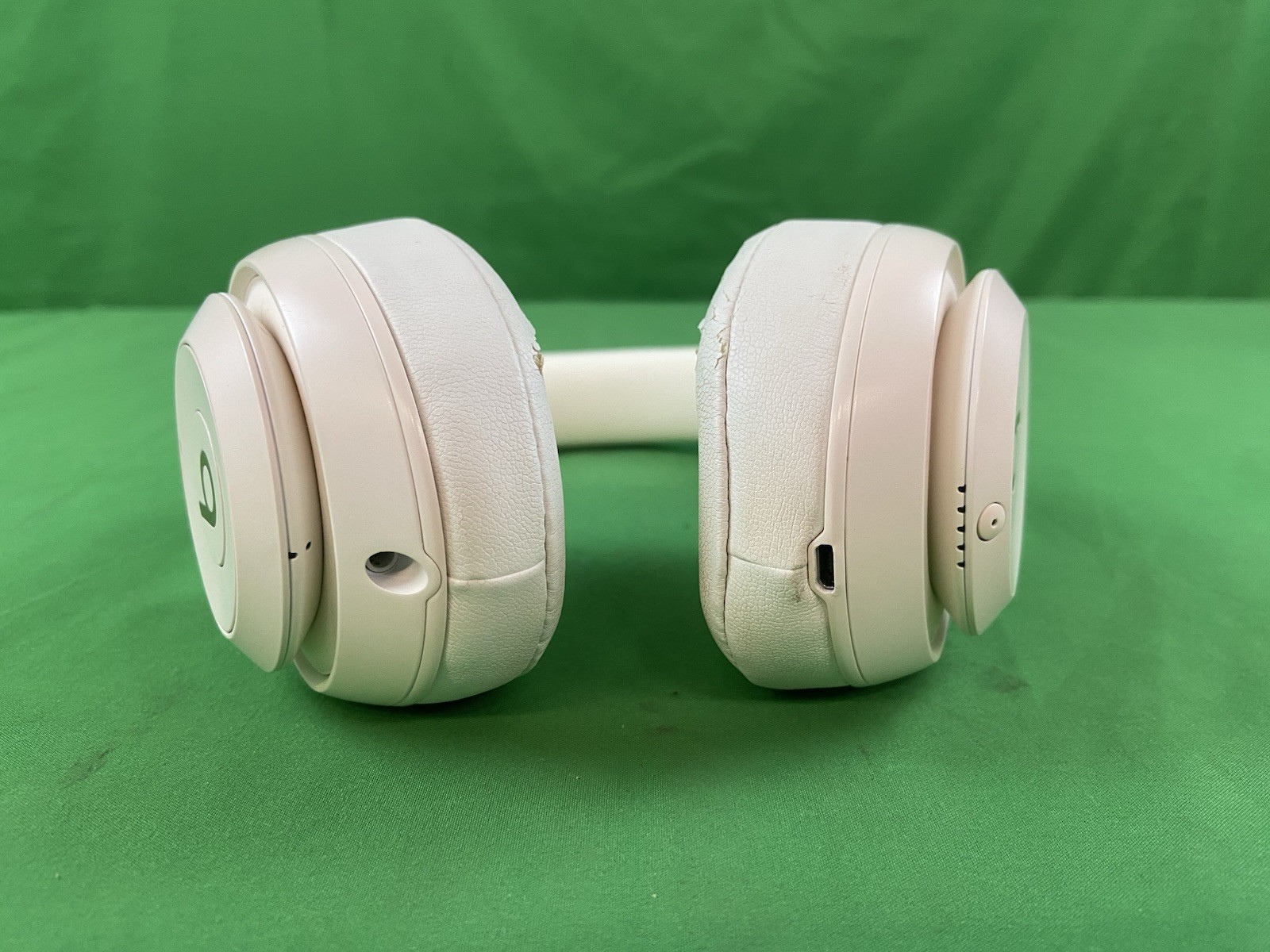 Beats by Dr. Dre Studio Pro Over-the-Ear Wireless Headphones – Sandstone- Read