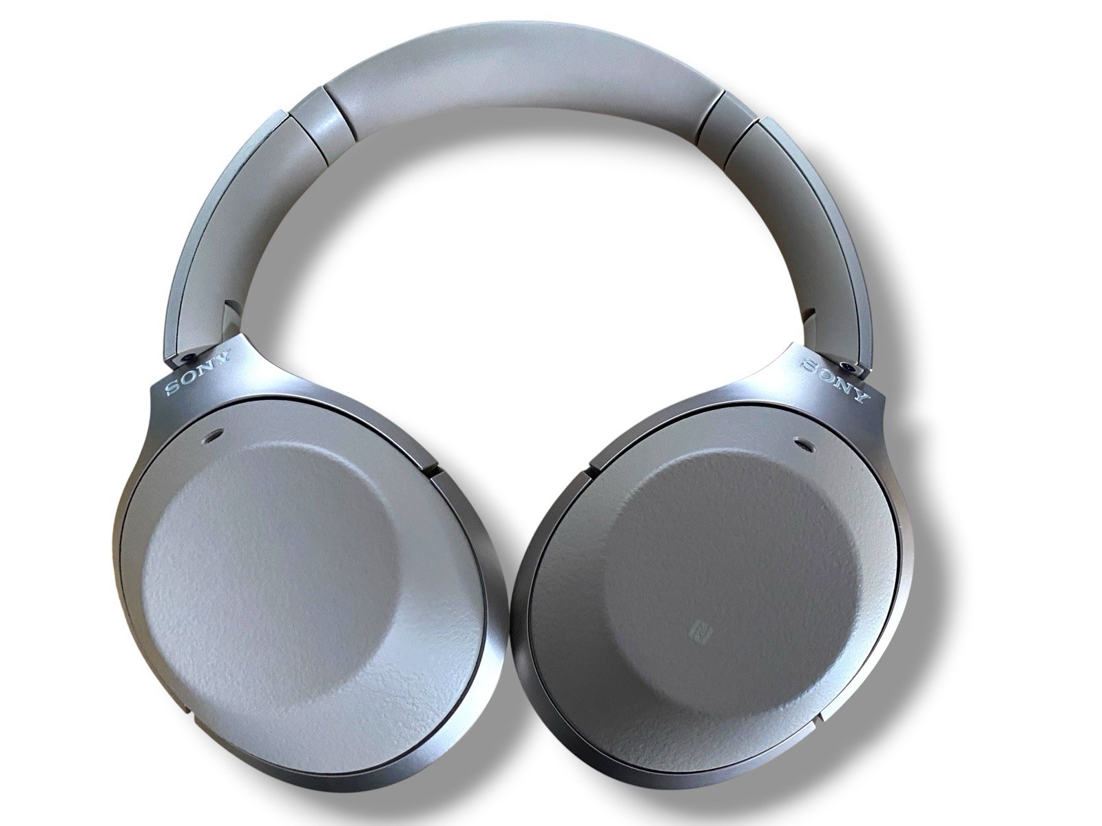 Sony WH-1000XM2 Over-ear Wireless Noise-Canceling Headphones Champagne Gold