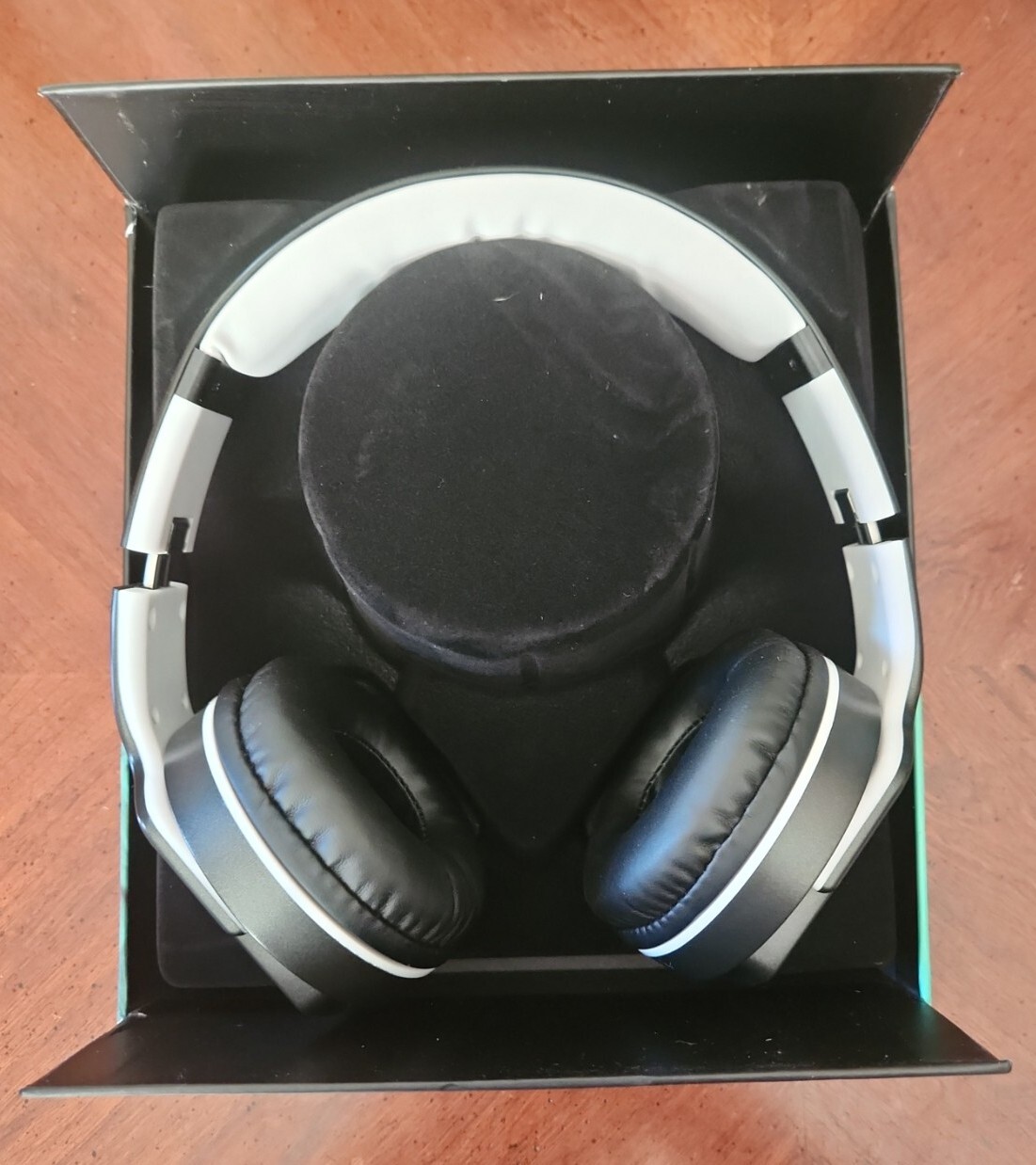 Switch Back Twist-Out Speaker Premium Wireless Headphones AUX & Radio BRAND NEW!