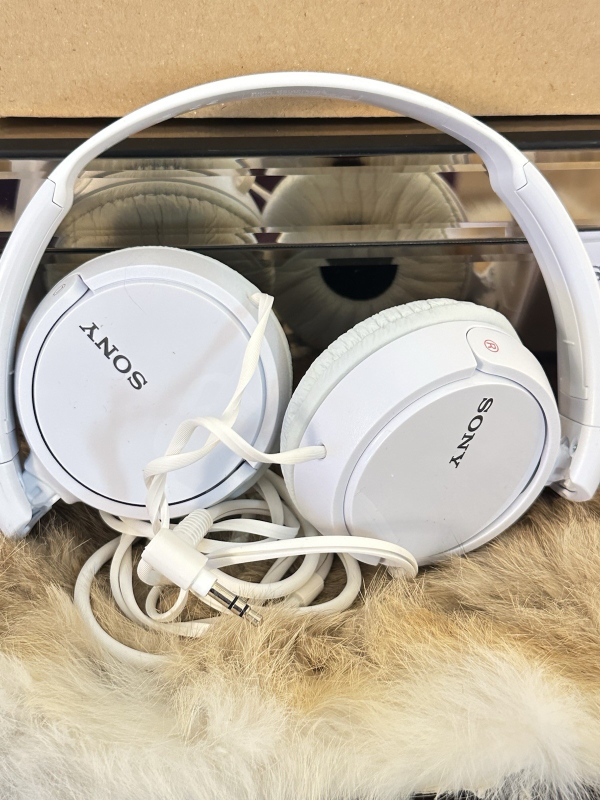 Sony MDR-ZX110 White Wired Headphones 3.5mm Jack 30mm Driver Tangle-Free