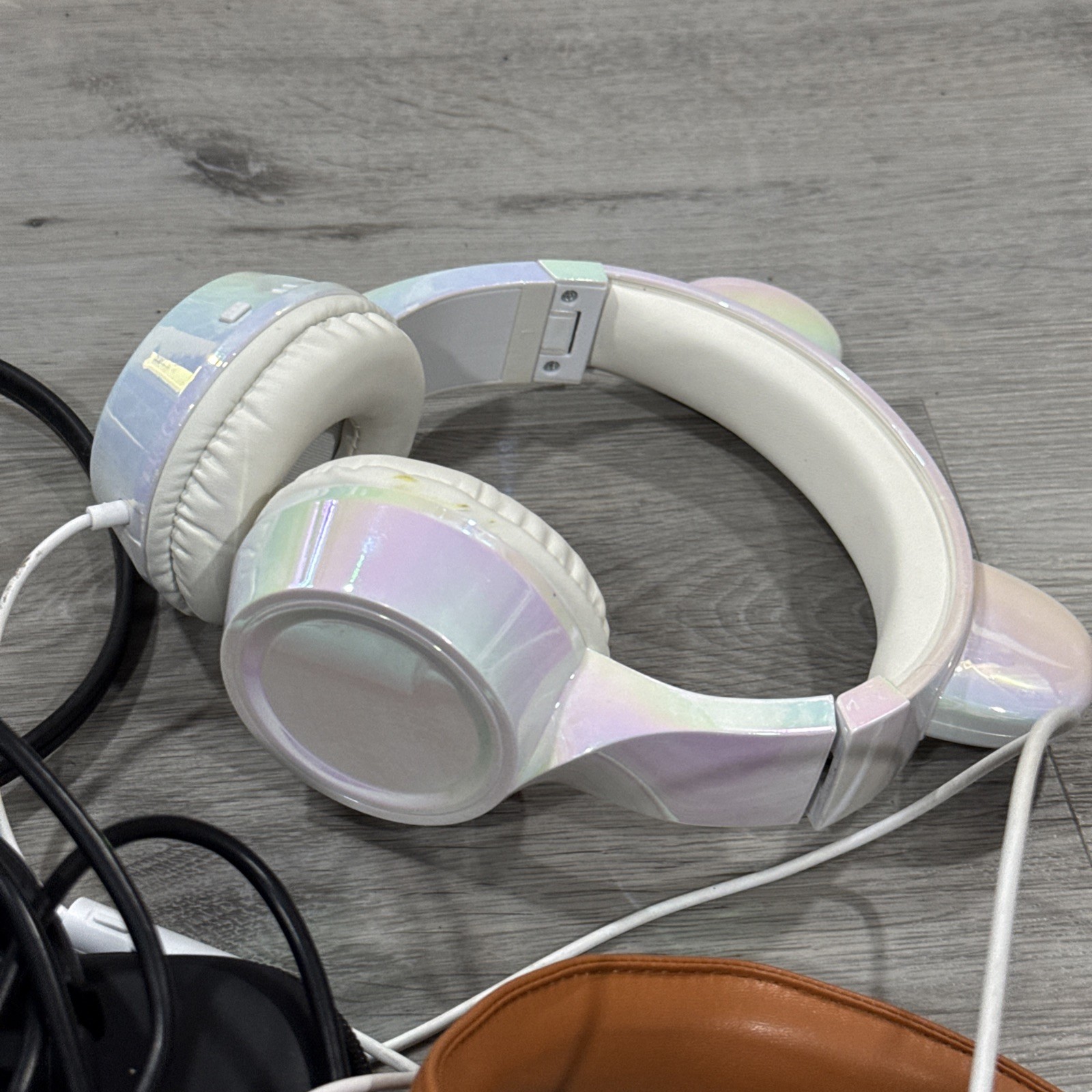 LOT OF HEADPHONES,EARBUDS MUSIC, WIRED Wireless Ect (UNTESTED) AS IS⚠️