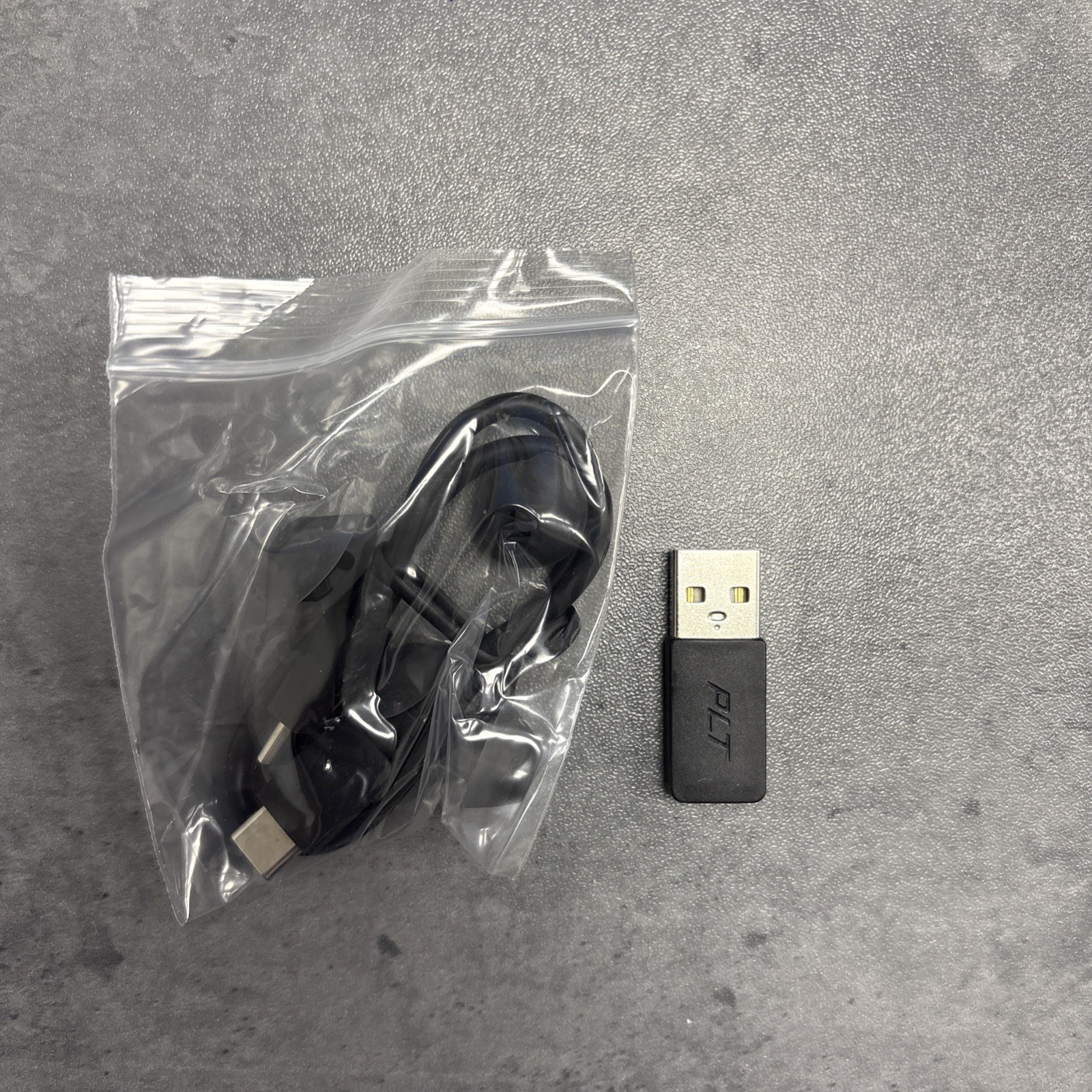 Poly Voyager Free 60+ UC Earset with Touchscreen Charge Case Black