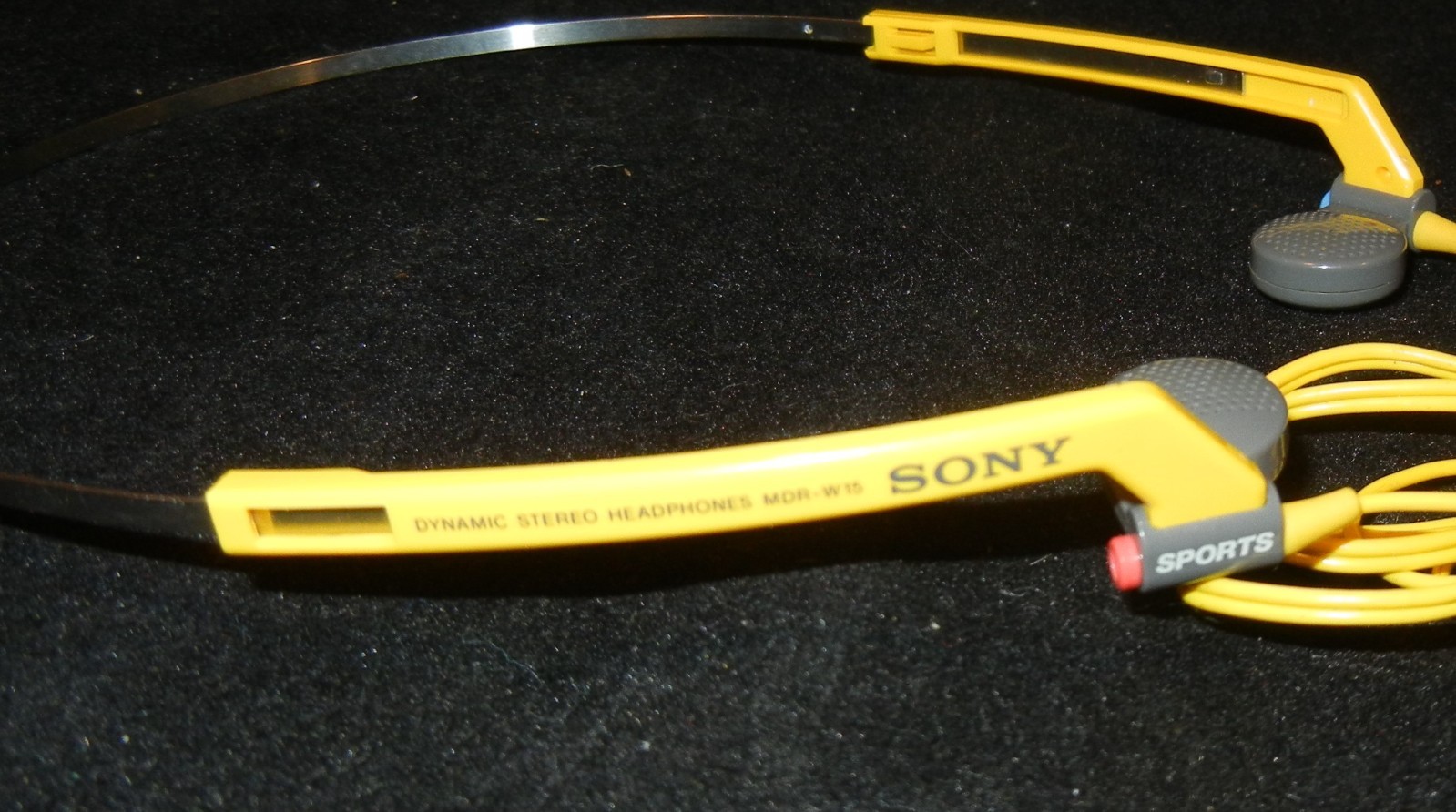 Vintage SONY Walkman Sports Dynamic Stereo Headphones MDR-W15 Yellow TESTED
