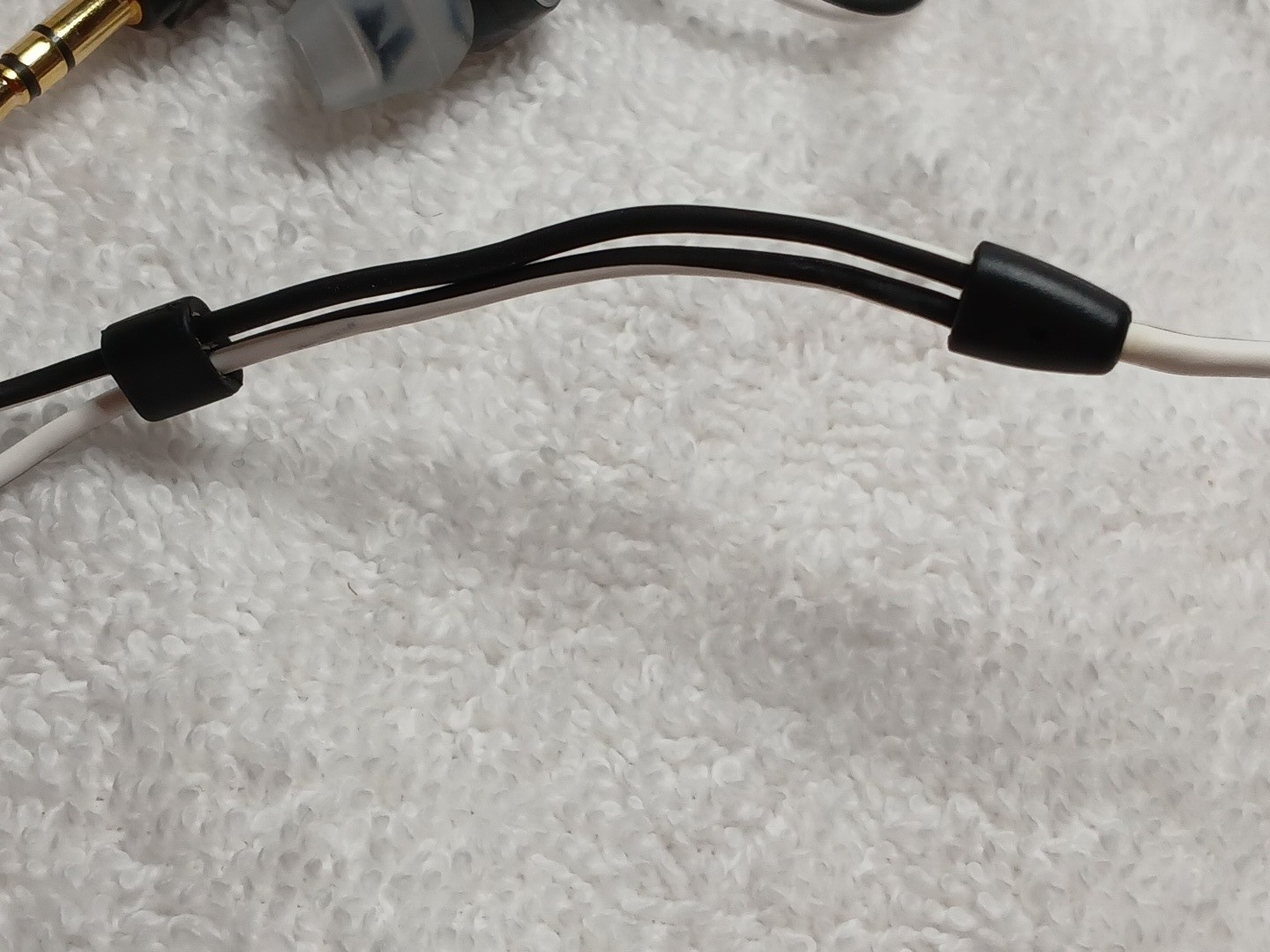 Bose IE2 In-Ear Wired Audio Headphones 3.5mm Jack Black White Cord TriPort VTG