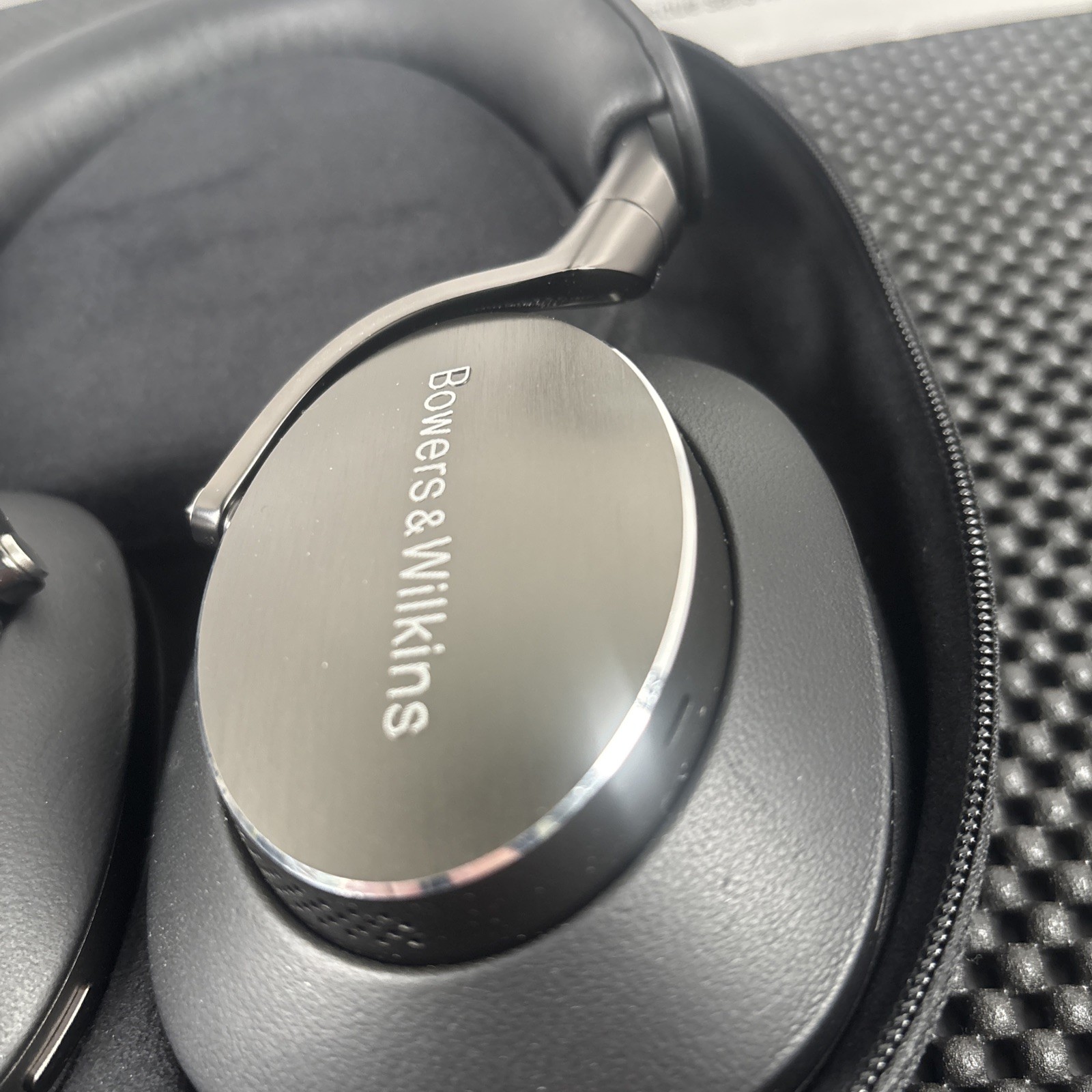 Bowers & Wilkins Px8 Wireless Over-Ear Bluetooth Headphones Black FP42951 – USED