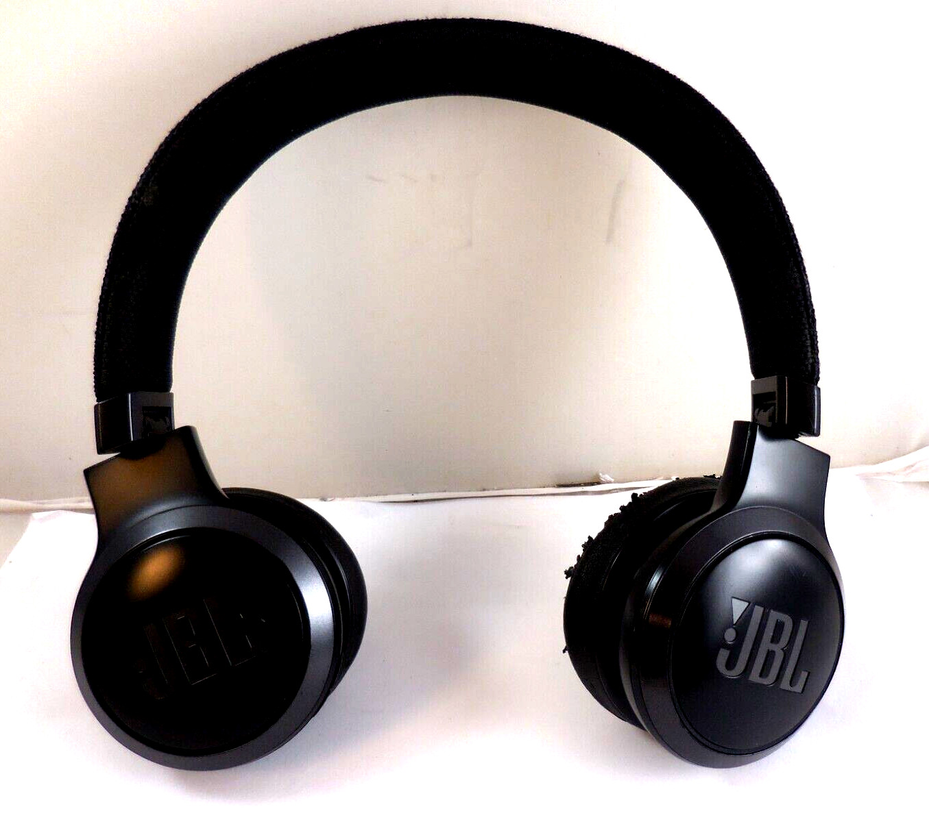 JBL Live 460NC Wireless On-Ear Noise-Cancelling Headphones-With Issue