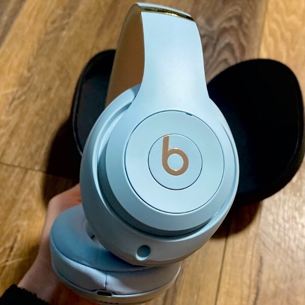 Beats Studio3 Wireless Headphone Skyline Collection – Crystal Blue (New Sealed)