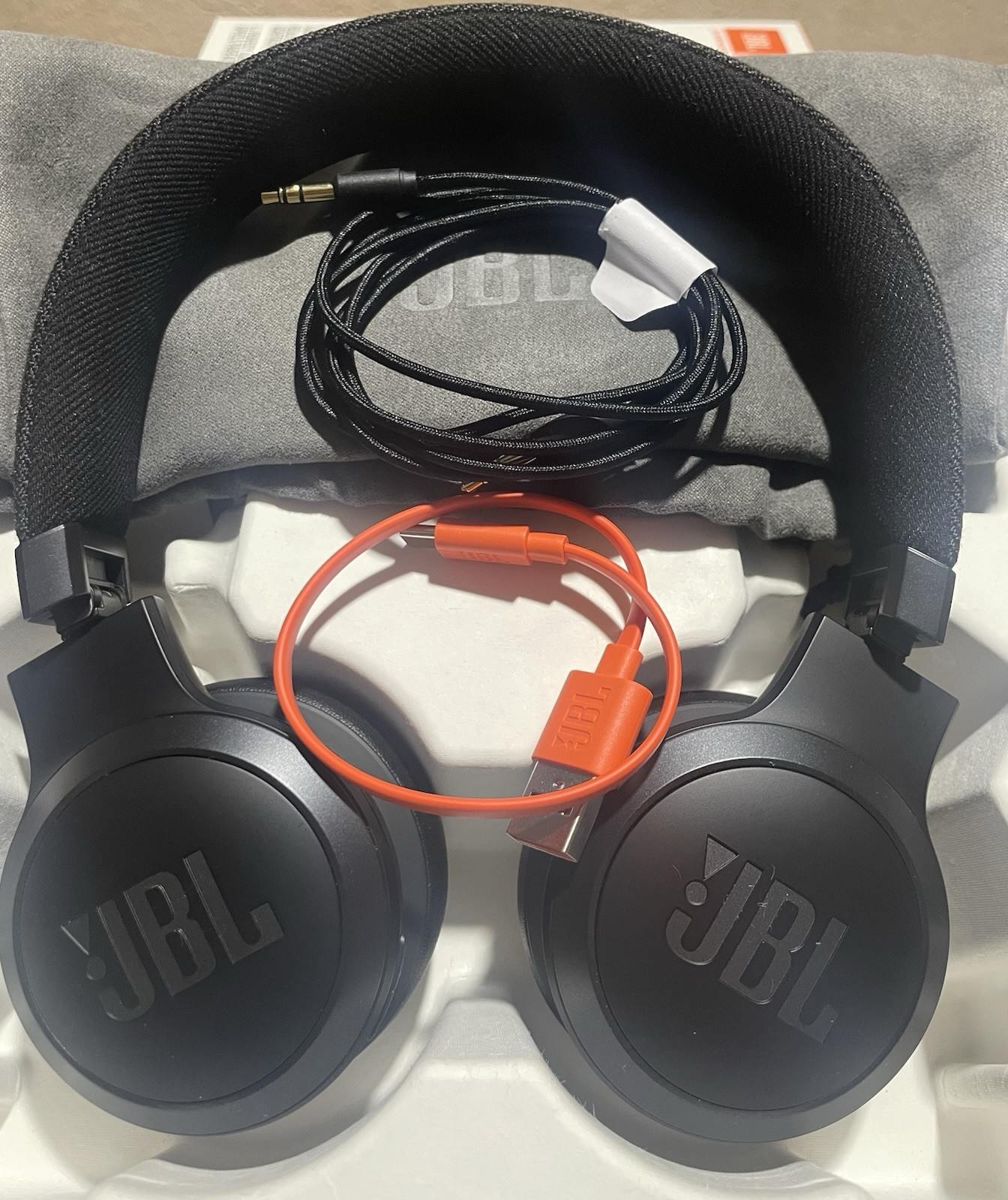 JBL Live 675 NC Noise-Cancelling Wireless On-Ear Bluetooth Headphones Black