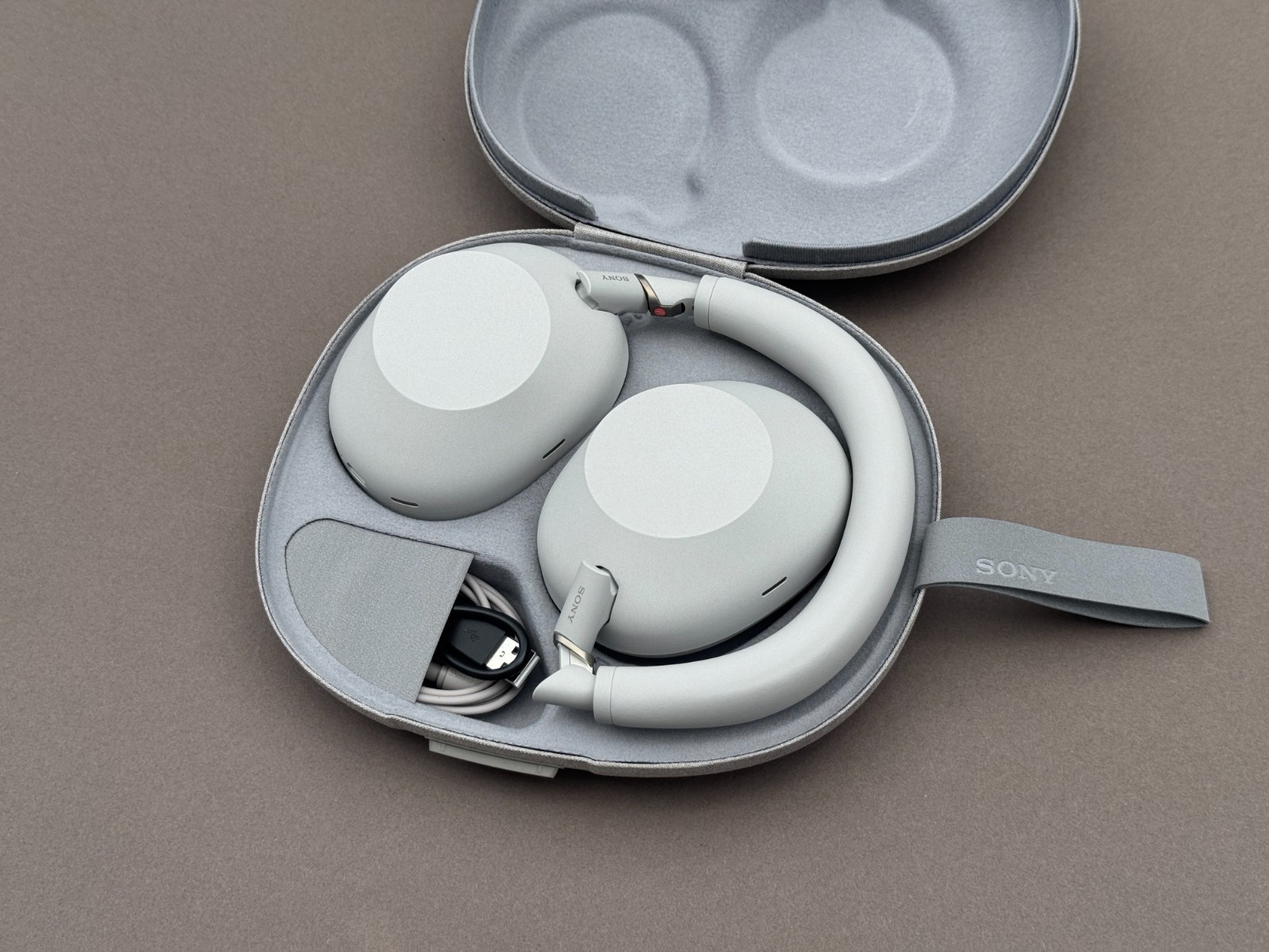 Sony WH-1000XM6 Wireless Noise Canceling Headphones with case – Silver #OB