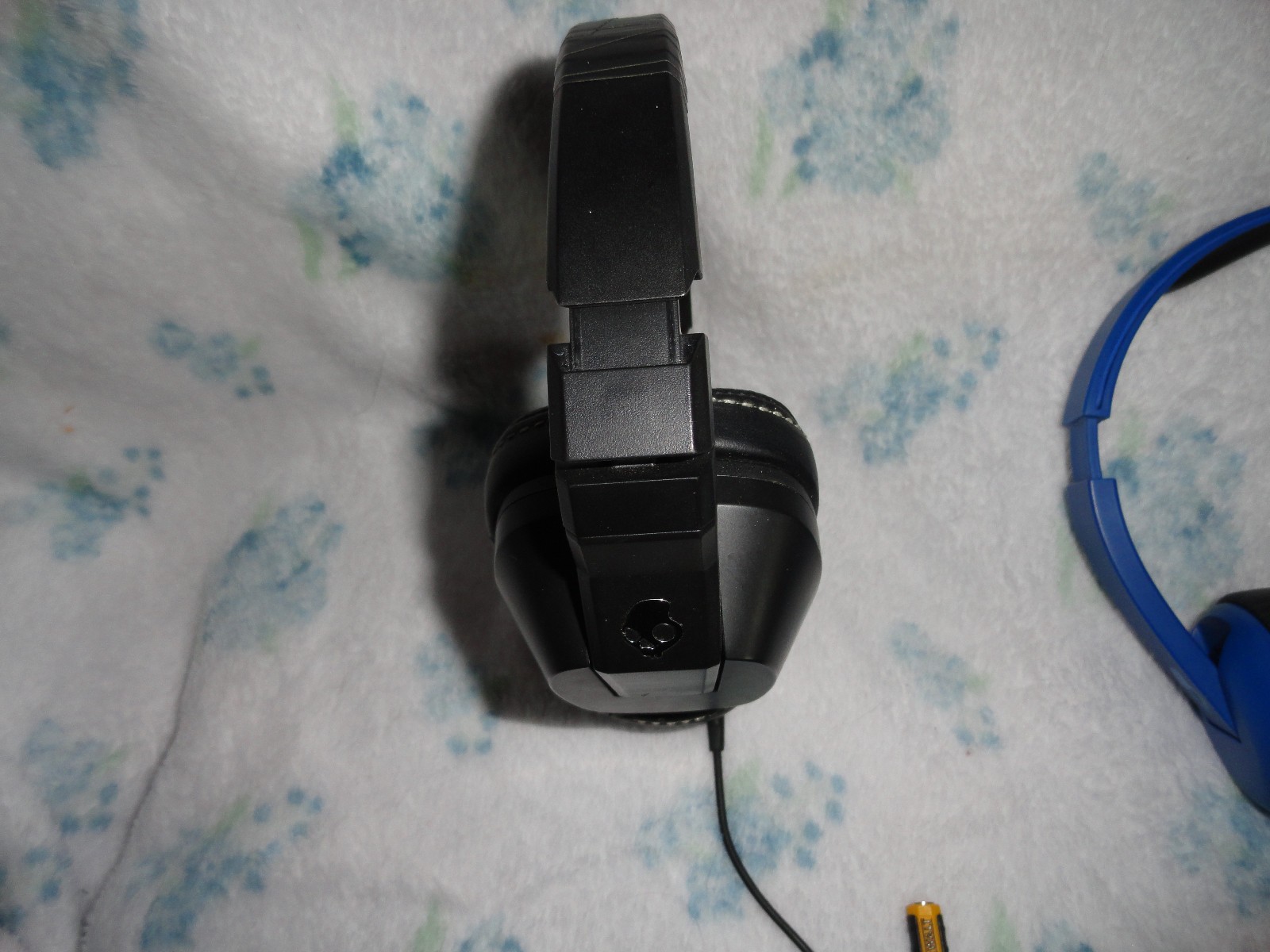 Skullcandy Headphones Lot Crusher and Smokin Buds 2 Are Wired, Uproar Wireless