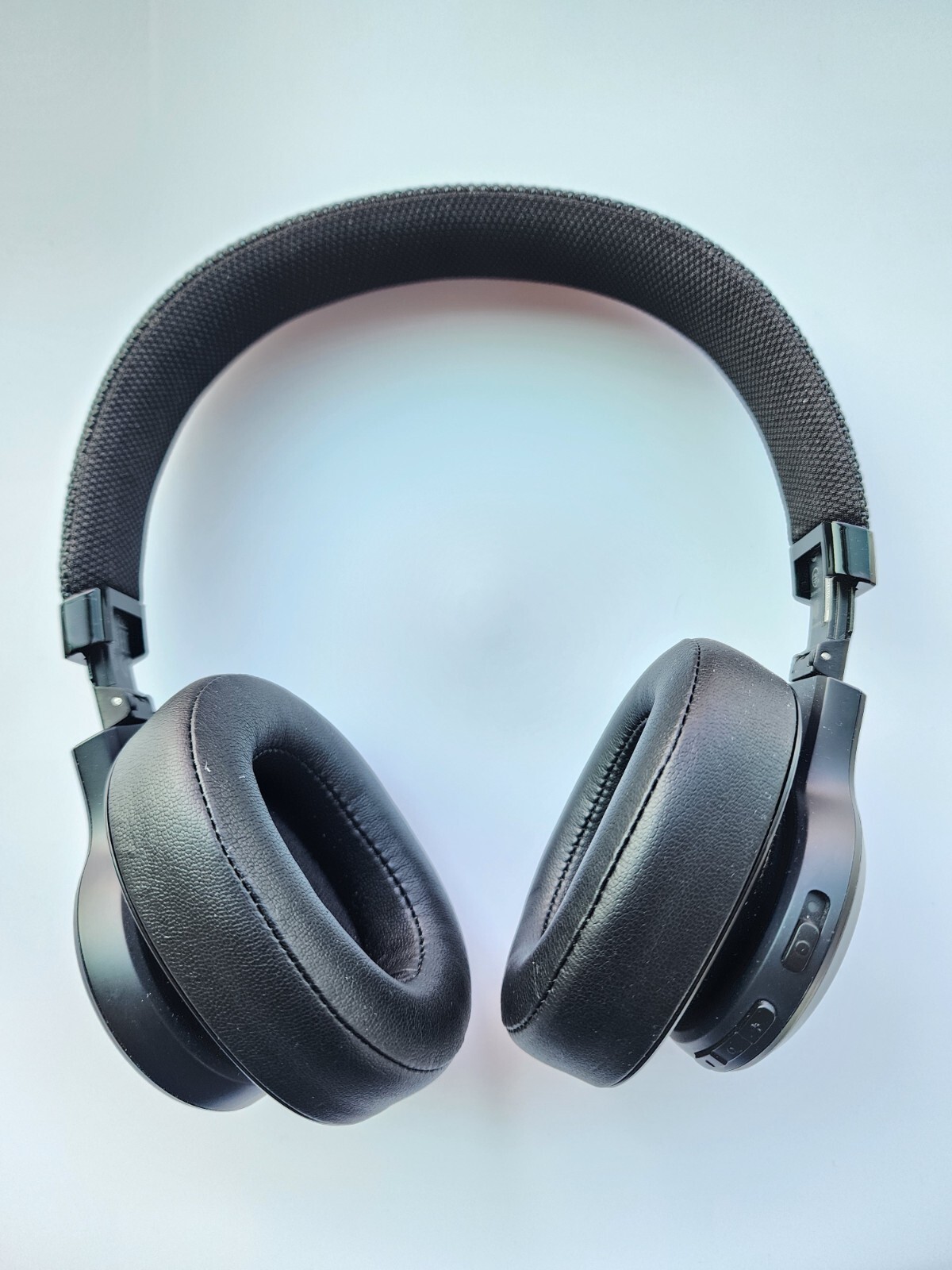JBL Live 500 BT Around-Ear Wireless Headphone – Black