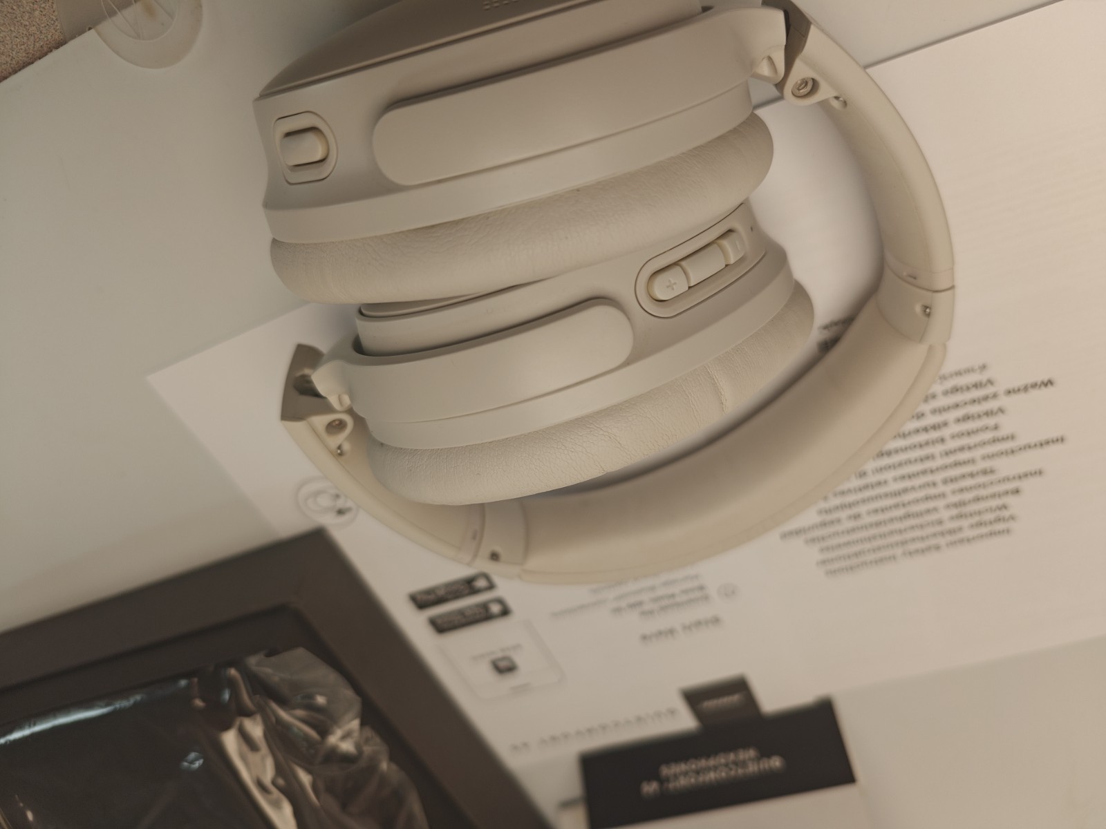 Bose QuietComfort 45 Wireless Over-Ear Headphones White Smoke Low Use Excellent!